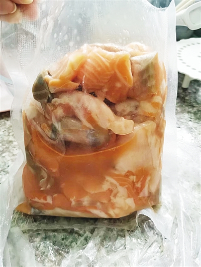 线上多平台推销食品边角料，你会买吗？记者调查发现，火腿片、面包片、三文鱼碎肉等受部分年轻人青睐