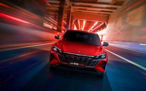“年轻人的第一台运动轿跑” 东风风神奕炫马赫版上市