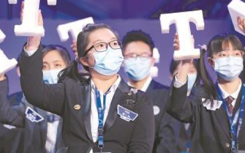 顶尖科学家对话“未来科学家”