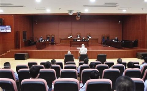 虚构事实骗取政府举报奖励金62万元，东方市综合行政执法局市场监督卫生健康行政执法大队原负责人廖某波受审