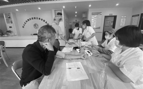 有关部门：海口共有养老机构32家，老年人日间照料中心113家，长者饭堂56家，家门口幸福养老