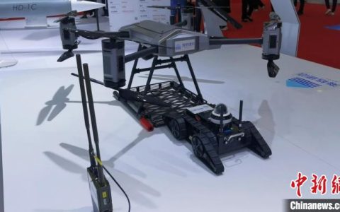 修复破损木桥 消除安全隐患，海口长流镇美德村委会已派工作人员进行维修