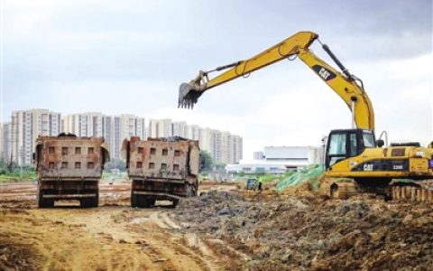 海口南渡江大道项目（琼山大道至海文高速段）进展顺利，3条道路建设提速