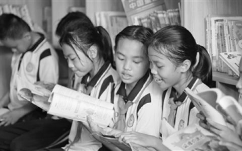 13年，点亮爱与希望，海南电网公司电力科学研究院“光明与爱”志愿助学团队累计为白沙80多名贫困生捐资助学