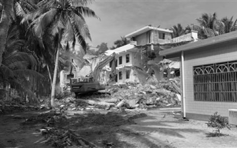 文昌东郊椰林，游客花180万在风景区盖楼 相关部门：属于非法占地违法建房，已依法强制拆除