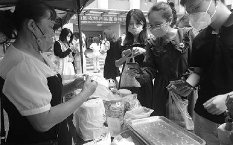 特色农货买买买 农民增收乐呵呵，海口琼山区农特产品直播推介暨2022年琼山区消费助农集市（第六场）活动昨举行