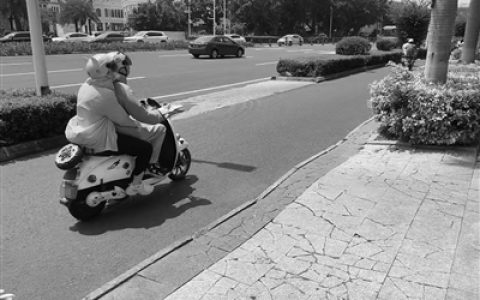 “网红头盔”戴不得，交警提醒：此类头盔回头率虽高，但关键时候未必能保命