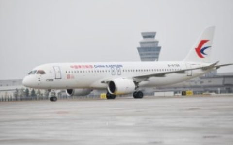 腾空而起！东航全球首架C919客机新年首飞