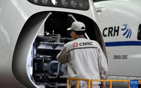 动车“娘家”检修 确保春运安全