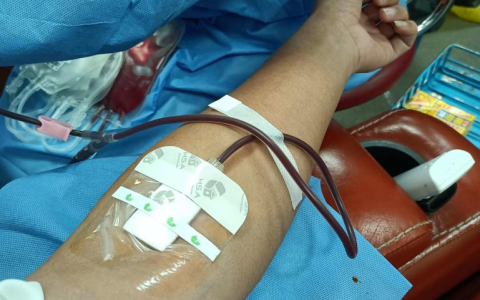 车主父亲急需输血，一个电话获蔚来员工献血600cc