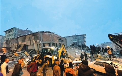 <strong>土耳其一天两次强震</strong>