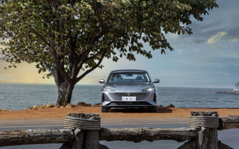 自主品牌才是十万预算家轿最优选，长安逸达用配置说话