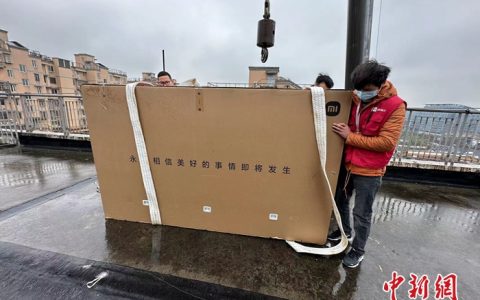 买小米电视坎坷路：三年换修五次，动用四次吊车