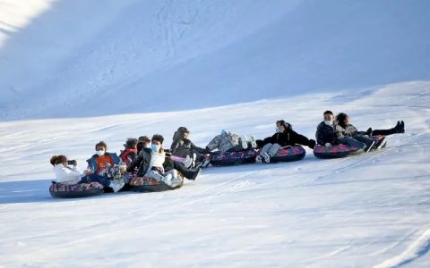 乘势而上，壮大冰雪产业