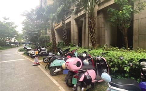 电动车乱停放占用消防通道