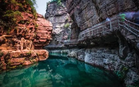 文旅消费强劲复苏 自驾游户外游走热