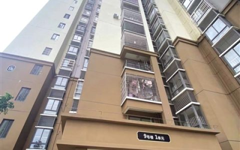 小区电梯坏了两个星期没人修