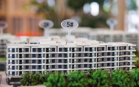 楼市复苏基础不稳，多城积极出手护盘，业内呼吁政策加码