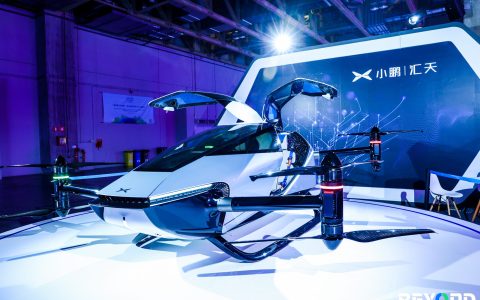 小鹏汇天展示智能电动飞行汽车旅航者X2 ｜ BEYOND Expo 2023
