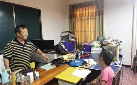 一个学生，一位老师，一所学校。