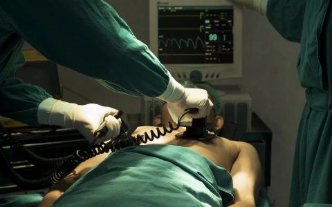 全面覆盖乡级单位，需求超300万台，AED迎来千亿市场风口