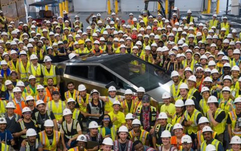 特斯拉在德克萨斯州 Giga 制造了“第一辆 Cyber​​truck”