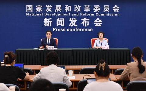 国家发改委：抓紧制定出台恢复和扩大消费的政策，坚持常态化召开民营企业家座谈会