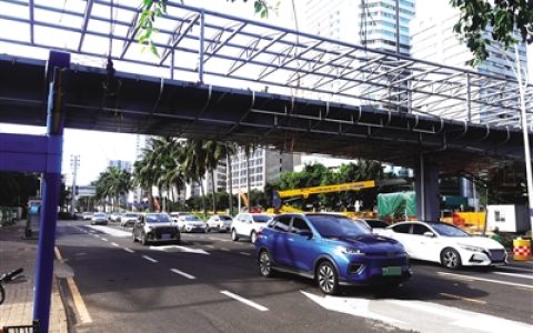 全力冲刺海口国贸路天桥项目开始搭建遮阳棚