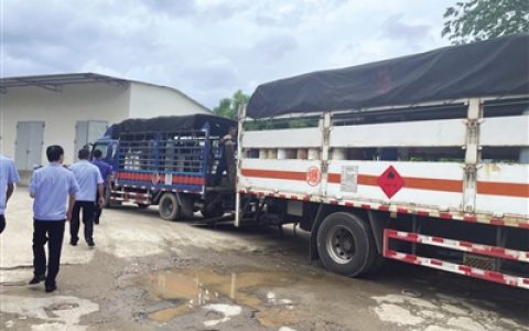 违规存放 700多个 危化品气瓶！