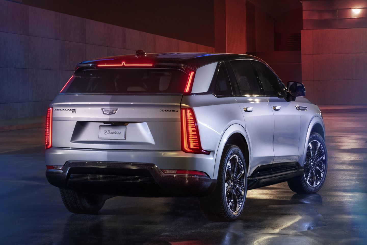 动察：全电动凯迪拉克 Escalade IQ 剖析，具备 Super Cruise 技术
