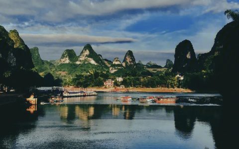 暑期文旅产业链持续火热 上市公司花样助消费