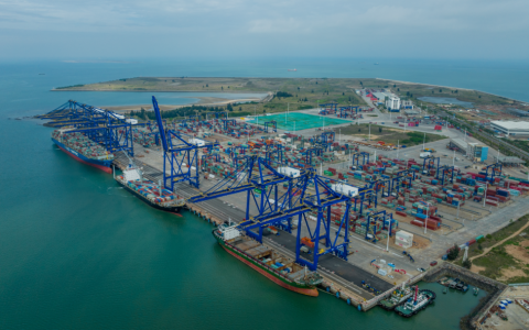 人民网聚焦：洋浦港加快建设区域国际航运枢纽成效显著