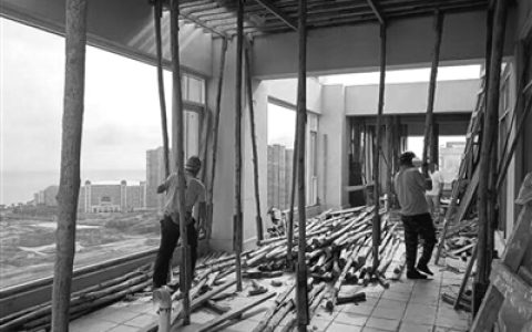 业主欲将顶层平台封成房间