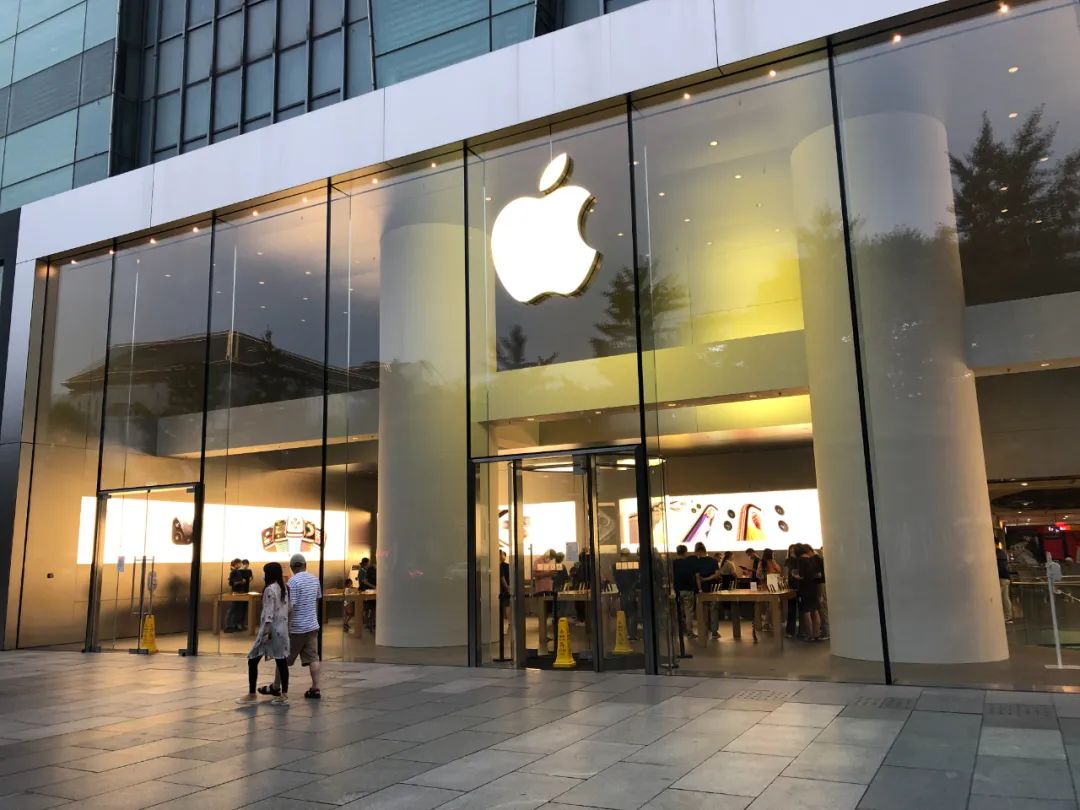 华为背刺苹果，iPhone 15预计销量降1000万台