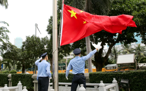 中秋国庆长假后首个工作日 海南各地税务机关举行升国旗仪式