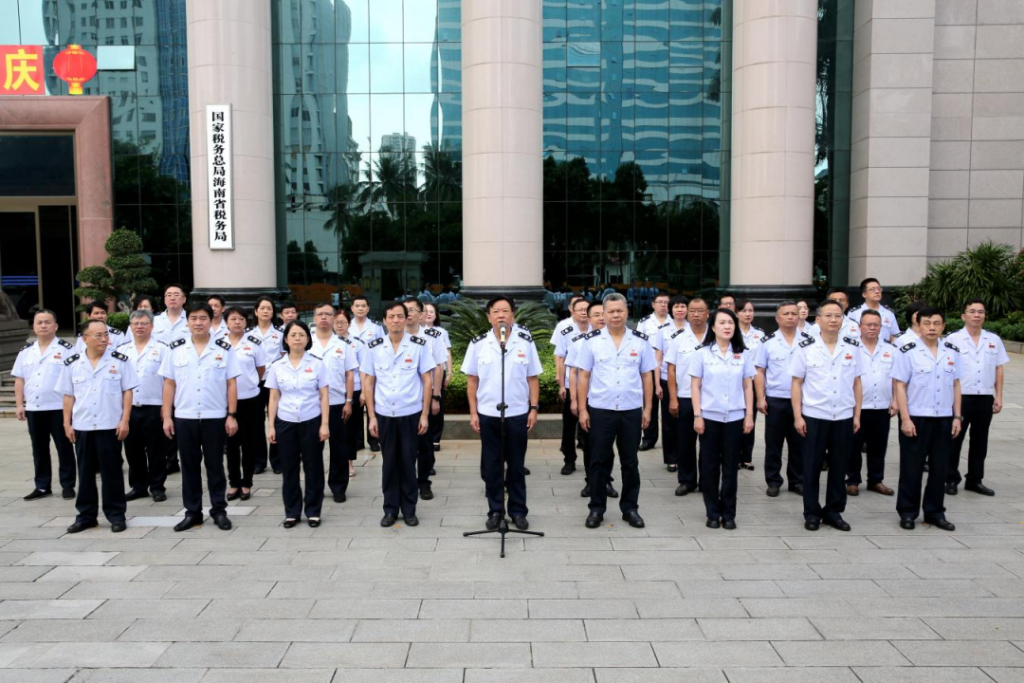 中秋国庆长假后首个工作日 海南各地税务机关举行升国旗仪式