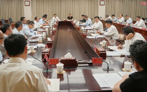 冯飞与企业代表座谈 听取关于做好当前和明年经济工作的意见建议