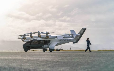 Archer Aviation 推出 eVTOL 空中出租车服务