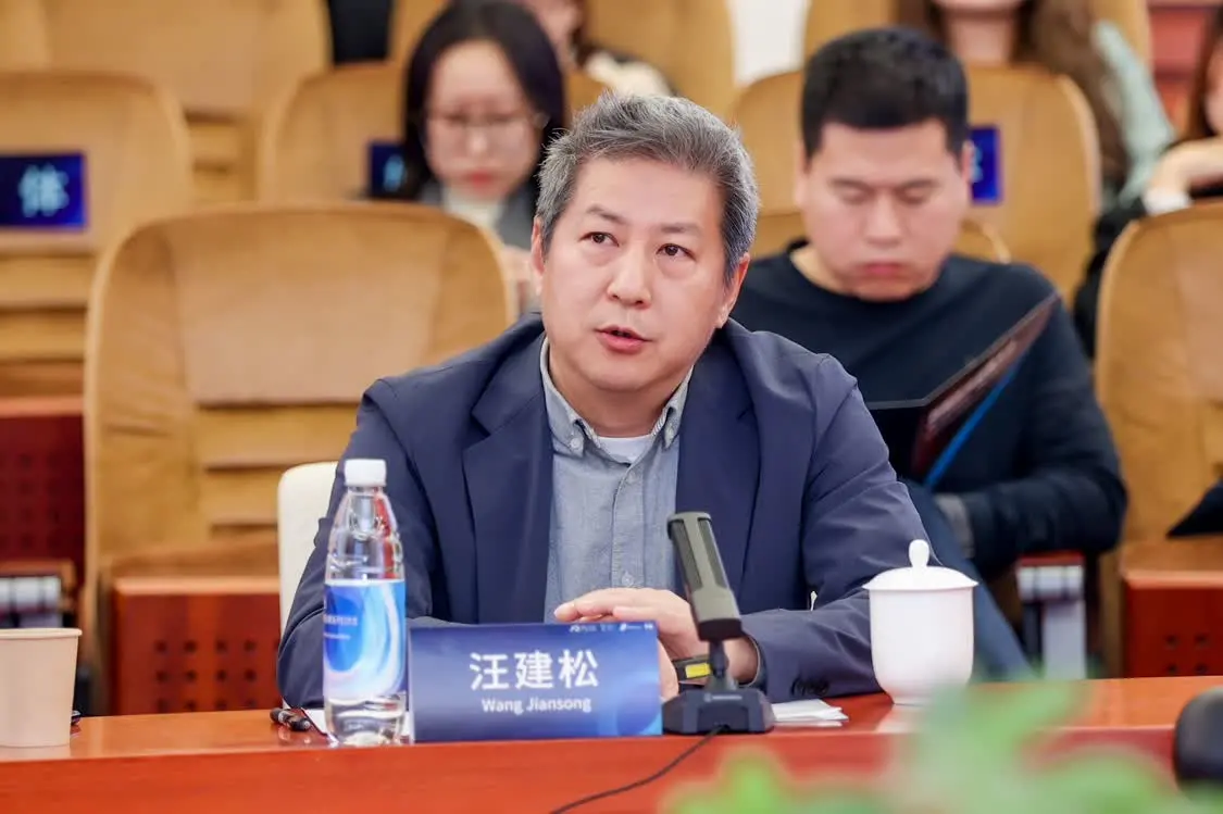清华大学美术学院建筑环境艺术设计研究所所长汪建松