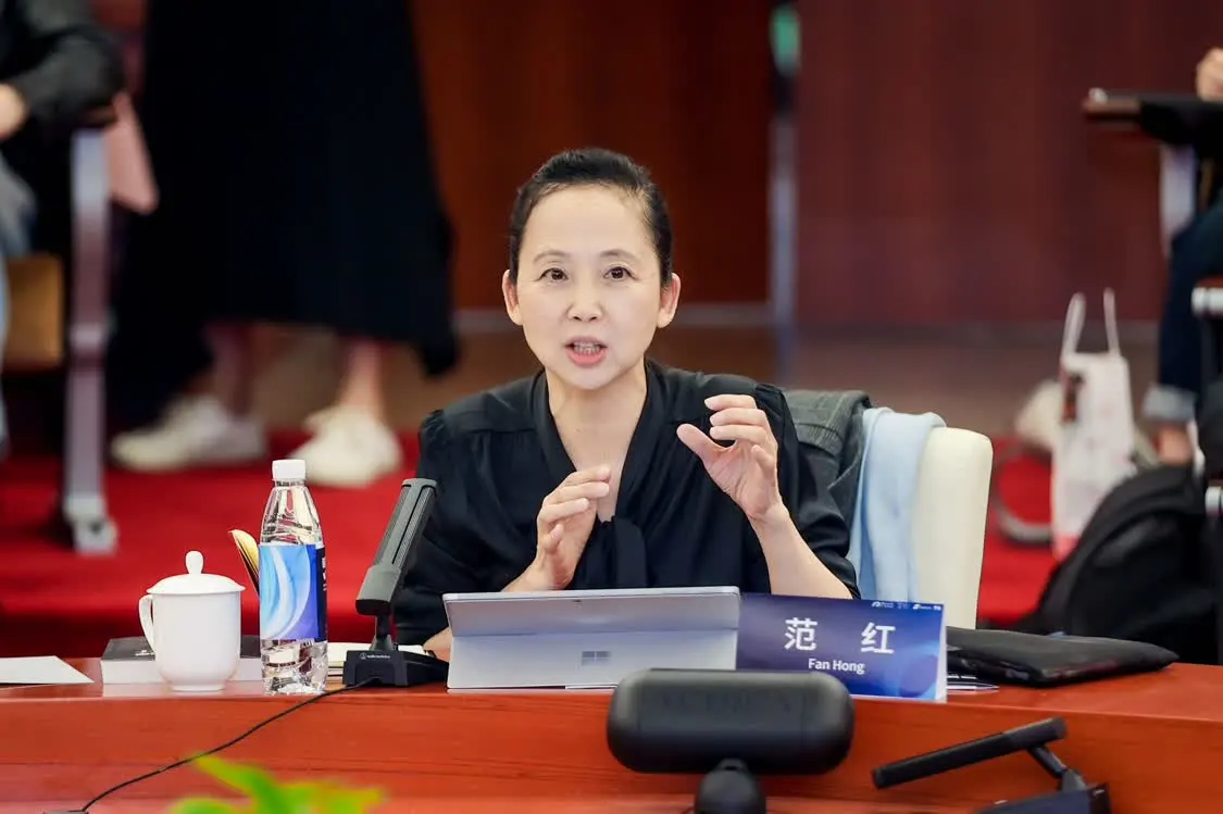 清华大学国家形象传播研究中心主任范红
