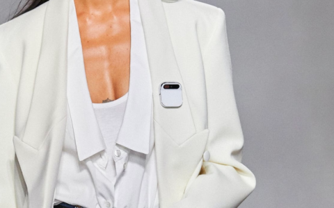 明天发布！699美元、每月24美元订阅、内置ChatGPT、没有屏幕，这个产品真能替代手机？