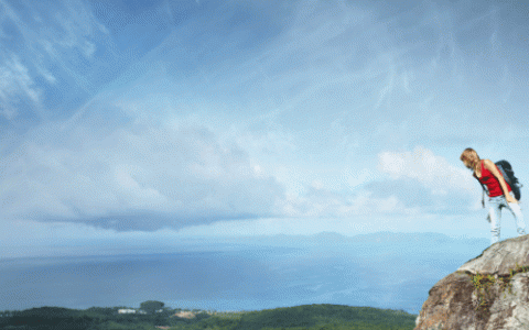 户外运动火出圈，千元冲锋衣卖断货