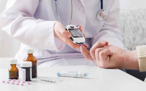 部分首发募资额转向溢价20倍买资产，不差钱的华人健康争议声起