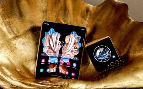 创新无界 经典流芳 心系天下三星W24｜W24 Flip锻铸精英之选