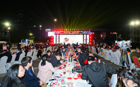 2023琼山福猪长桌宴在海口举办，市民游客共享舌尖盛宴