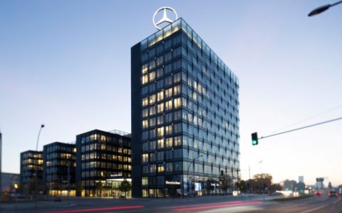 梅赛德斯-奔驰或将出售德国所有经销商店