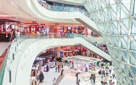 去年三亚海关累计监管离岛免税购物金额285亿元