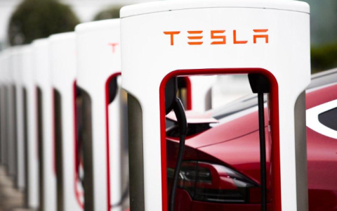 没了成长还有估值吗？华尔街预测：收入将会下跌！特斯拉继续大跌