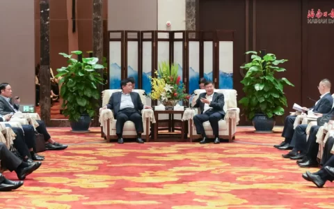 刘小明会见越南计划投资部部长阮志勇