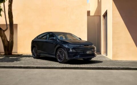 800V超充+高阶智驾，小鹏G6把售价拉入“18万领地”